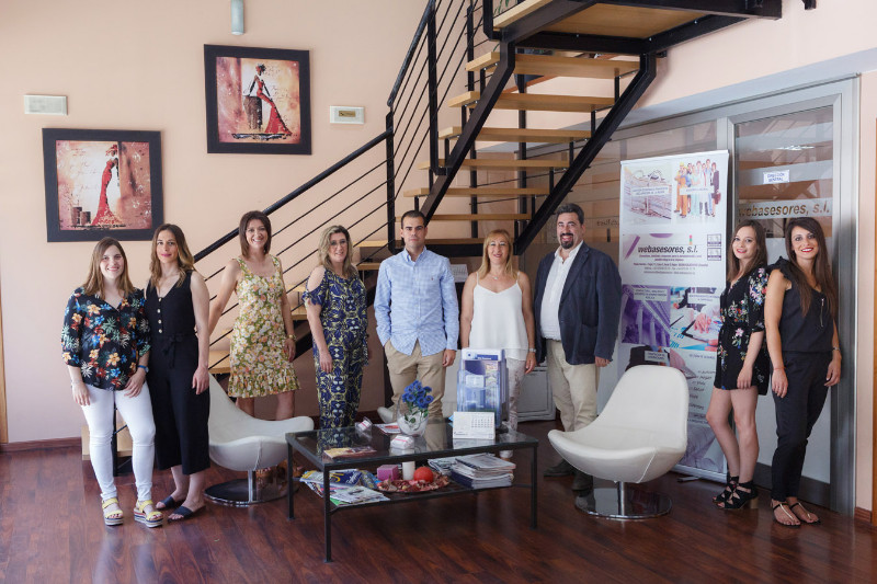 00.1-Foto-pequeña-en-portada 00.1-Foto-pequeña-en-portada